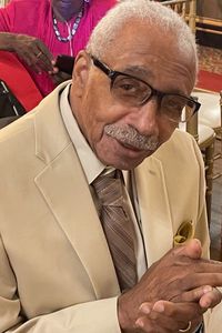 Glen M Hoyd