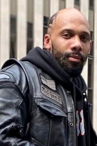 Jr. Daryl E Holloway