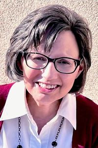 Tina  Lee